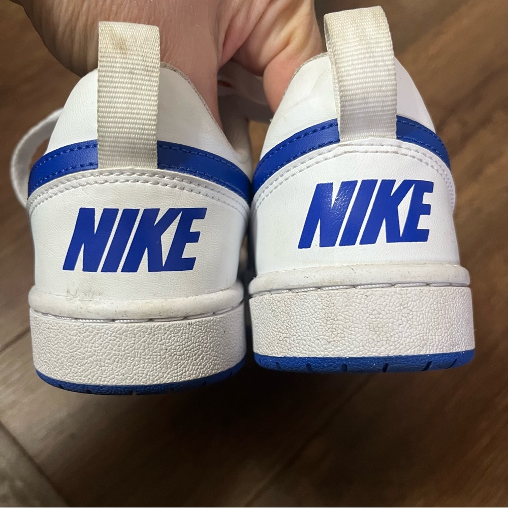 Nike Kids court borough White and Blue Sneakers, size 4Y - Picture 7 of 8